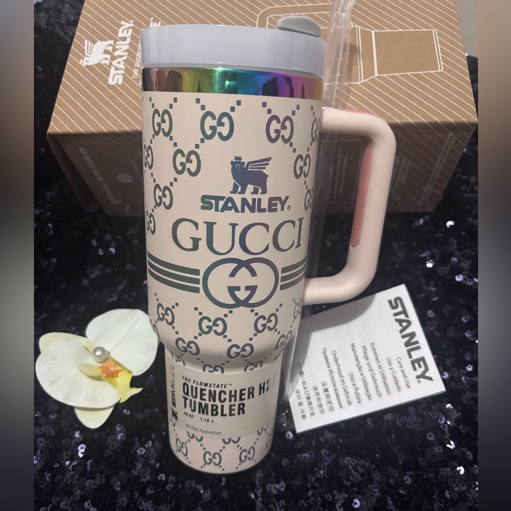 đStanley Quencher H2.0 Tumbler with Cream and iridescent gg logo Designđ - Picture 6 of 6